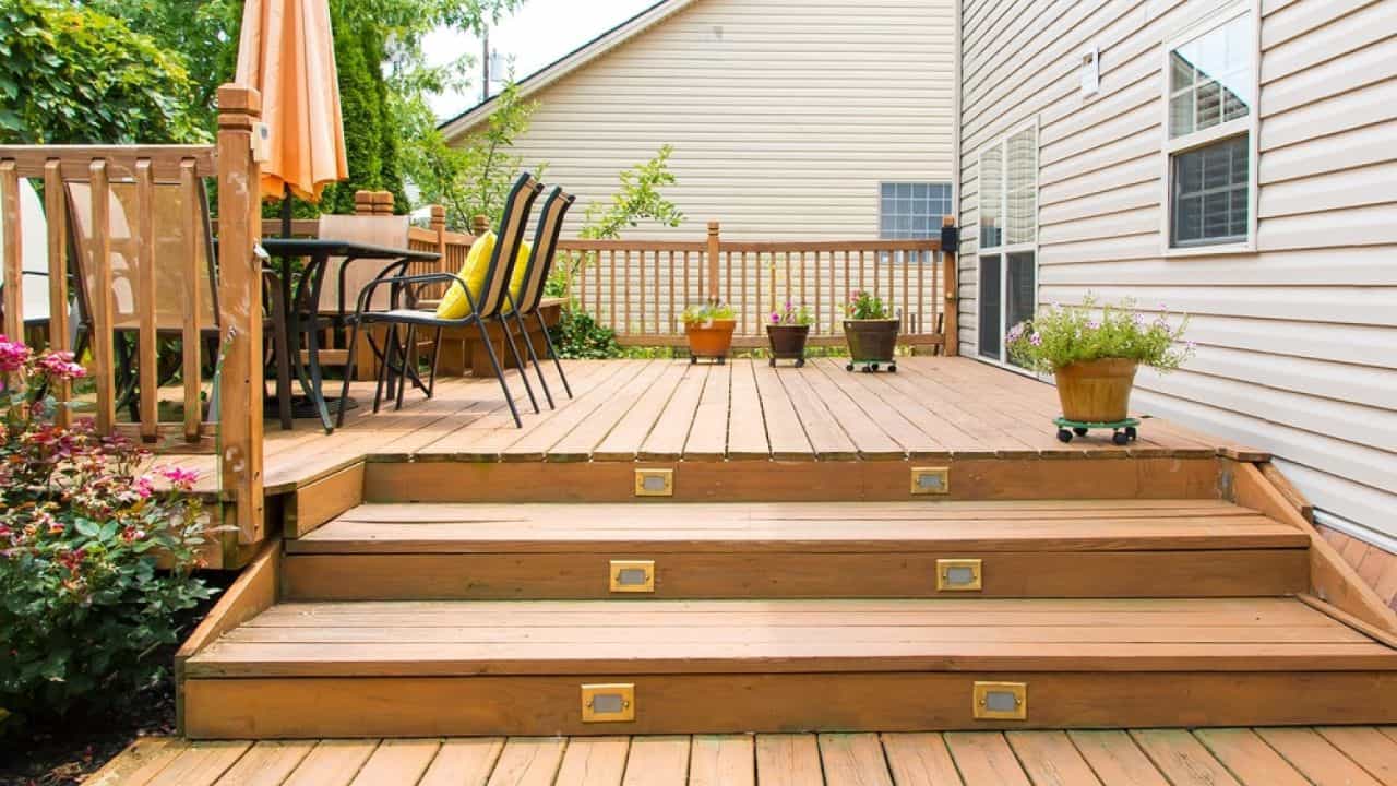 Deck Construction Contractors