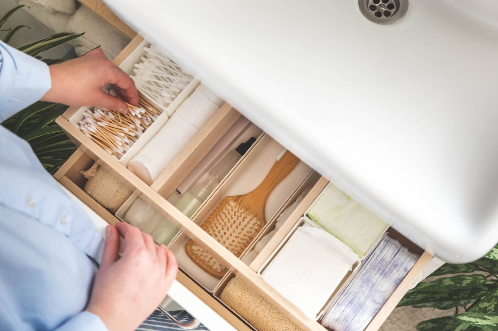 Small bathroom storage solutions for sanitary items